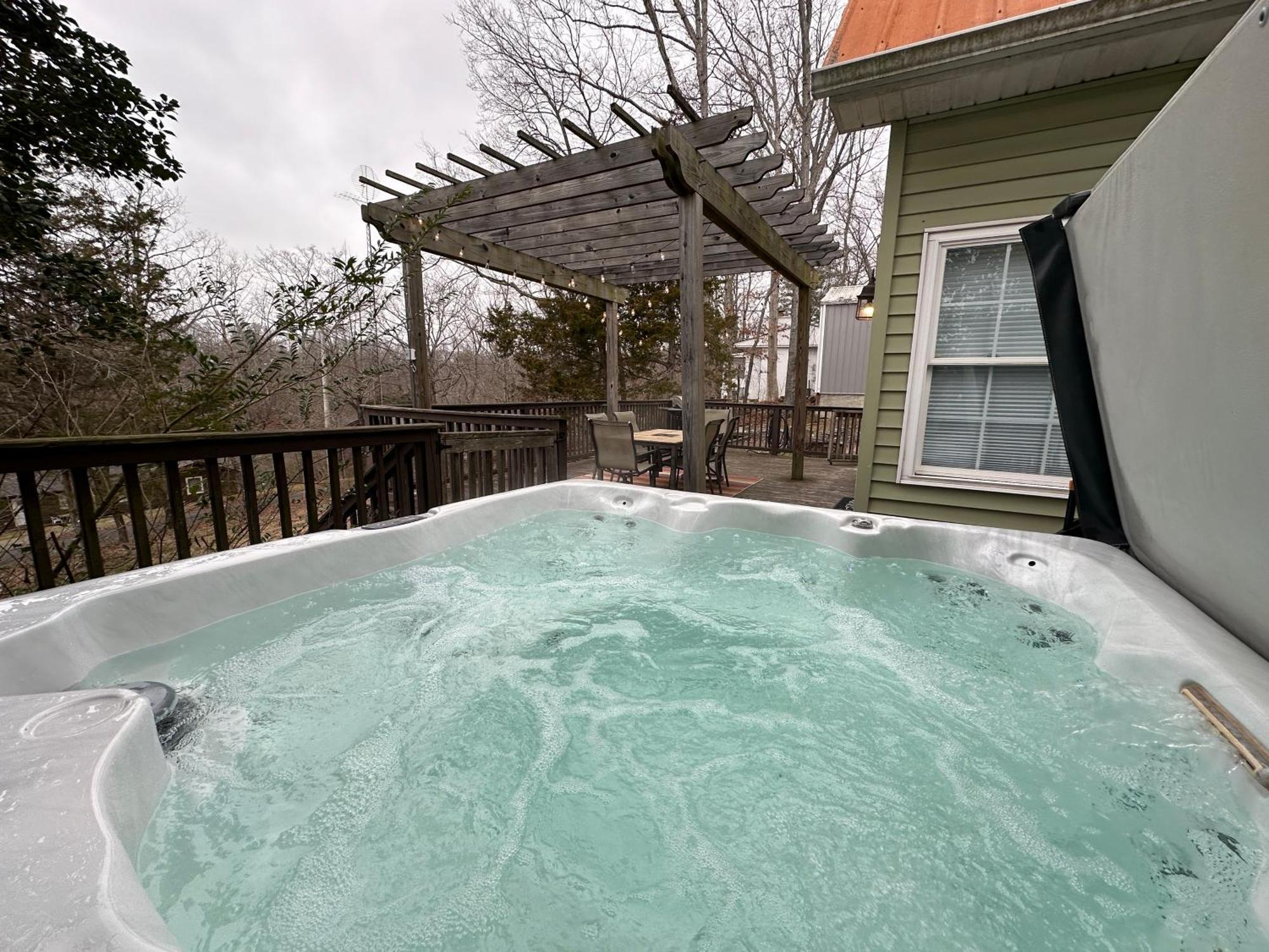 Driftwood Cottage With Hot Tub On Lake Cumberland Russell Springs Exterior foto